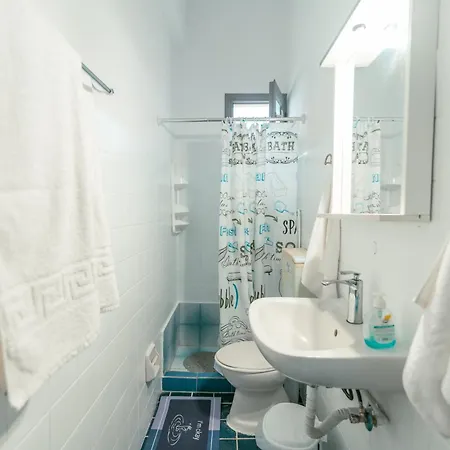 Kuburno House - Spacious - Close To The شقة